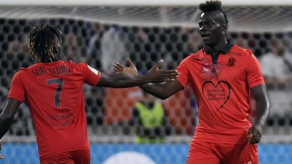 4e j. - Dante : "Balotelli nous apporte de la sérénité"