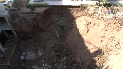 Her Güne Yıkılma Korkusu ile Uyanıyorlar...inşaat Kazısı 4 Katlı Apartmana Zarar Verdi