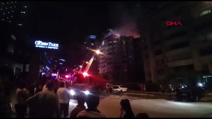 Ankara Çukurambar'da Binanın Çatısı Alev Alev Yandı