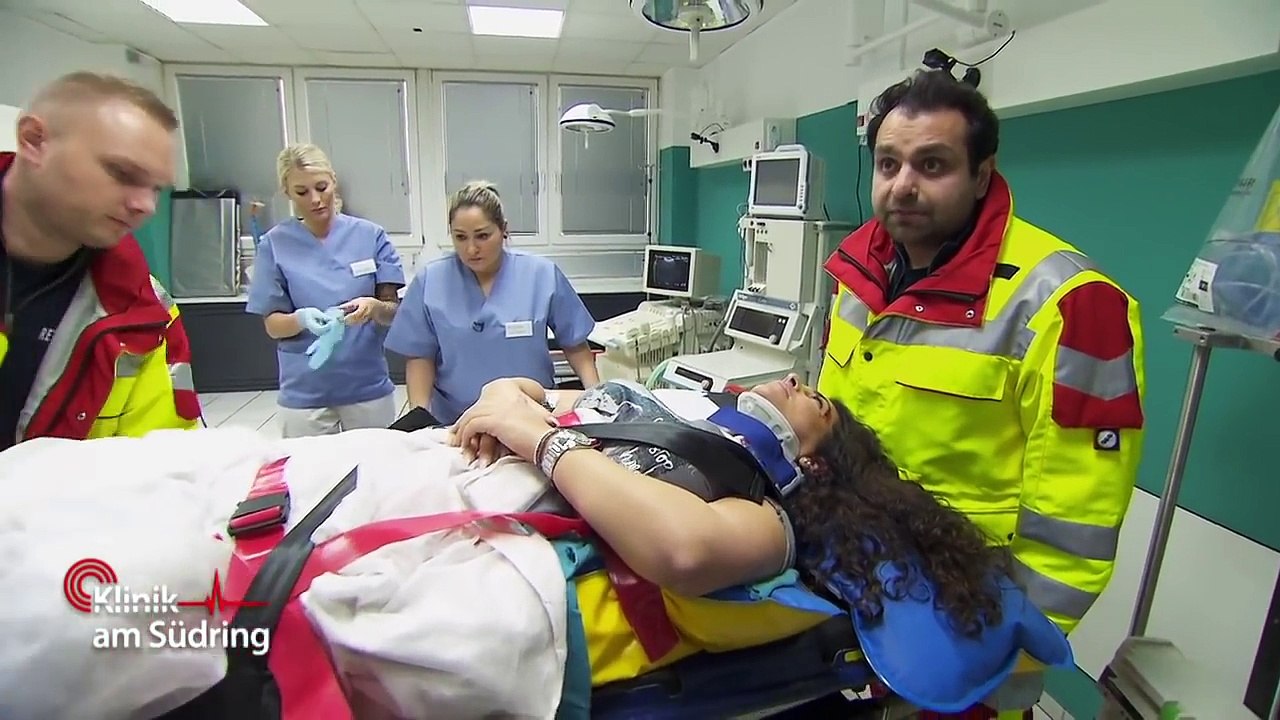 Auftragskiller? 'Er will mich umbringen!' | #FreddyFreitag | Klinik am Südring | SAT.1 TV