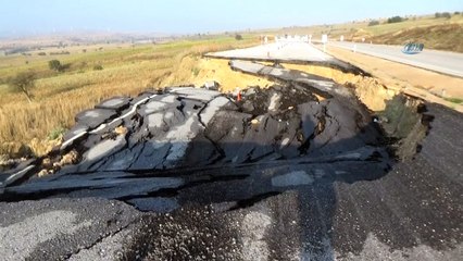 Kütahya-Uşak Karayolu'nda yol çöktü