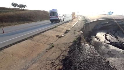 Kütahya-Uşak Karayolu'nda Yol Çöktü