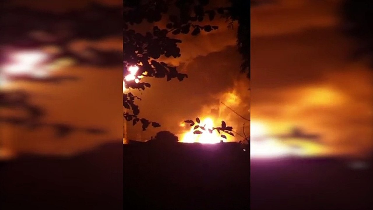 Thousands evacuated after oil refinery blast in Germany