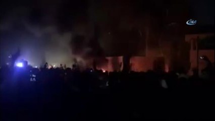 Basra'da Protestolar Artıyor, Valilik Bahçesi Ateşe Verildi