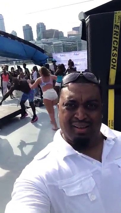 Quand tu ne comprends pas ce qui se passe derrière toi!