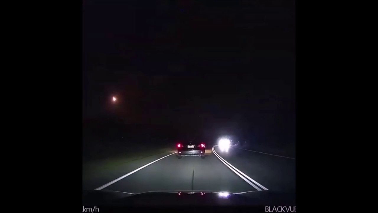 Une boule de feu traverse le ciel en australie. Météorite impressionnante