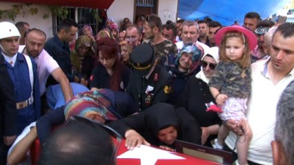 Batman şehidini son yolculuğuna binler uğurladı