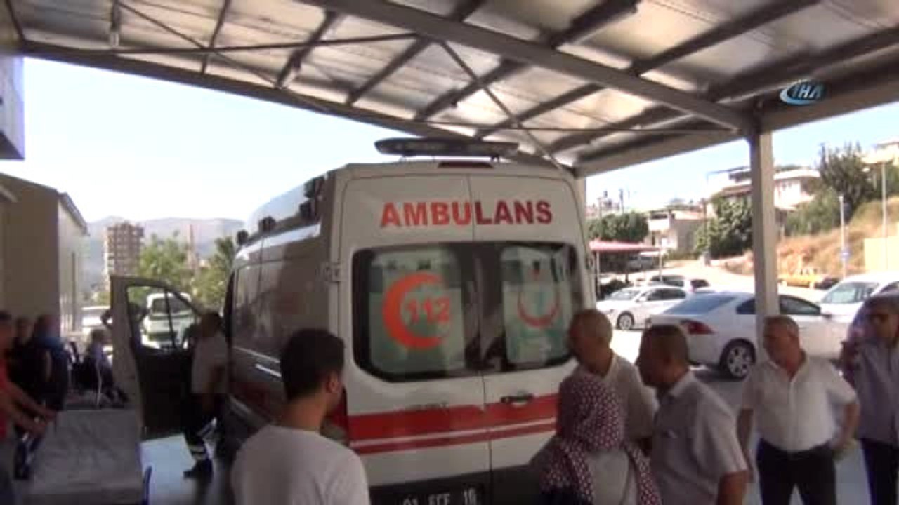 Tomruk Yüklü Lastiği Patlayan Kamyon Devrildi: 1 Ölü, 3 Yaralı