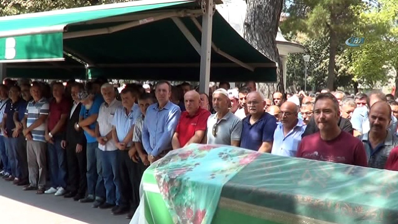 Anne ve babasının evlilik yıl dönümünde hayatını kaybeden Ece gözyaşları içinde toprağa verildi