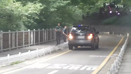 [YTN 실시간뉴스] 공원서 '광란의 도주극'...자취 감춘 운전자 / YTN