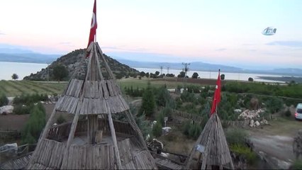 Doğada Görevini Tamamlayan Ağaçlarla Sanat Eserleri Ortaya Çıkarıyor