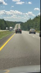 Un conducteur de poids lourd s'endort au volant