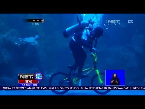 Live Report Para Penyelam Lakukan Aksinya Bersepeda Didalam Air-NET12