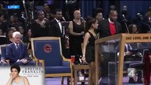 L'évêque des funérailles d'Aretha Franklin s'excuse après avoir touché le sein d'Ariana Grande