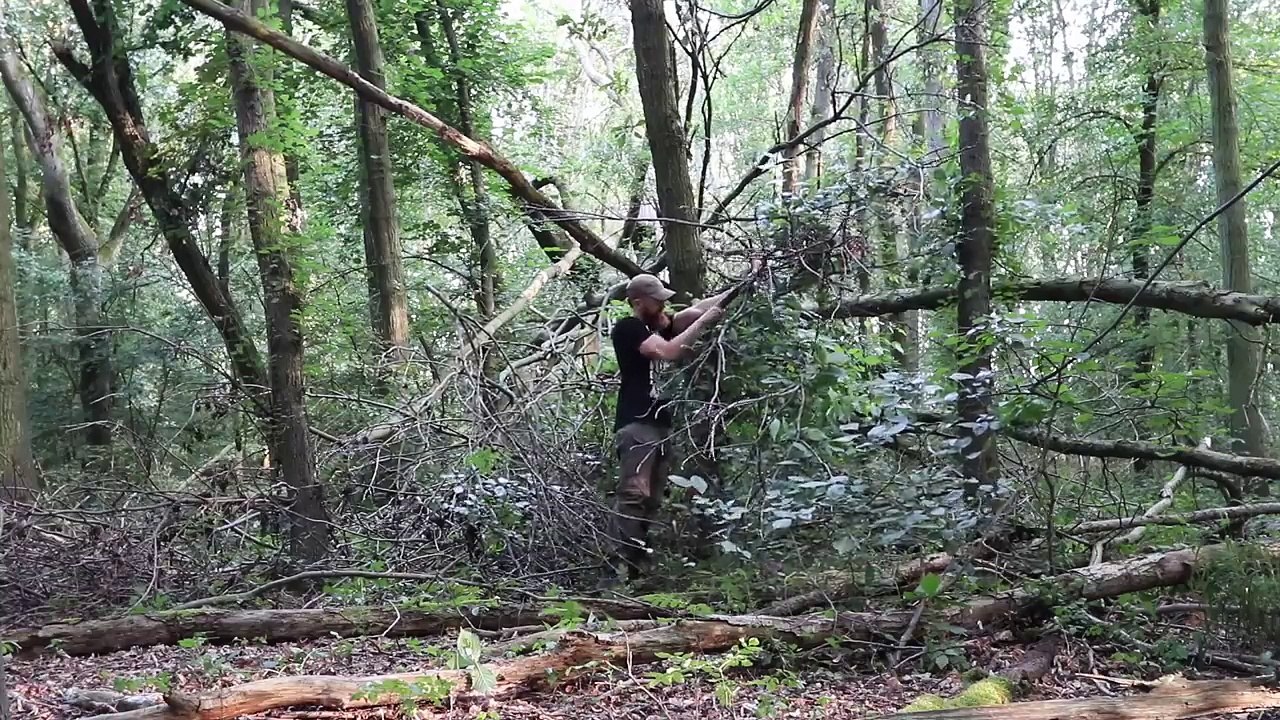 GRUBENHAUS Bushcraft Shelter #004 - Lagerbau - Outdoor Bushcraft Camp | Fritz Meinecke