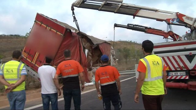 Yavuz Sultan Selim Köprüsü girişinde tır devrildi