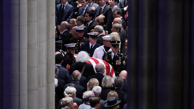 Bush e Obama fizeram elogios fúnebres a John Mccain