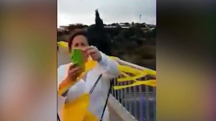 Un niño llora desesperado tras ser agredido por independentistas