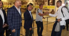 Fenerbahçe Başkanı Ali Koç, Futbolcuları Kapıda Karşıladı