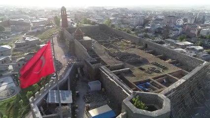 Tarihi Erzurum Kalesi'nde 150 Yıllık Patlamamış Fünyeler Bulundu