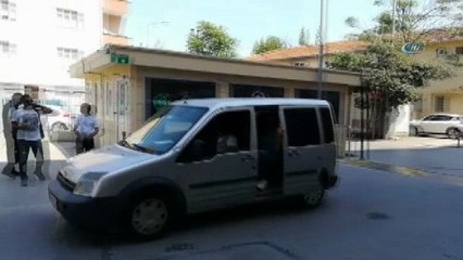 Yakalanan cezaevi firarisinden basın mensubuna tekmeli saldırı