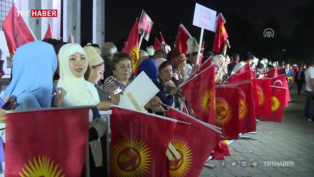 Cumhurbaşkanı Erdoğan'a Kırgızistan'da sevgi gösterisi