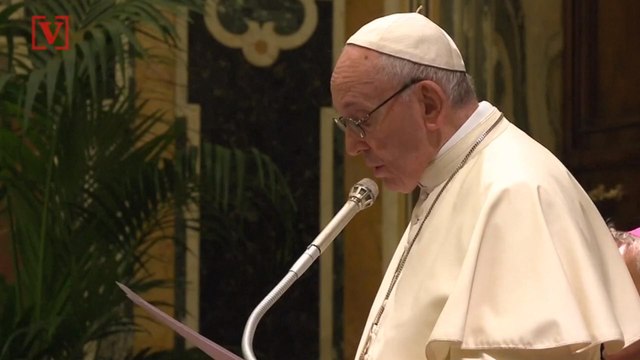 Former Vatican Official Claims Pope Had Prior Knowledge of Kim Davis Meeting
