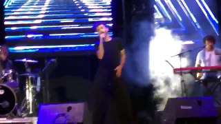 Agoney cantando A-YO (Lady Gaga) en el Concierto de OT en Valladolid 1-9-18