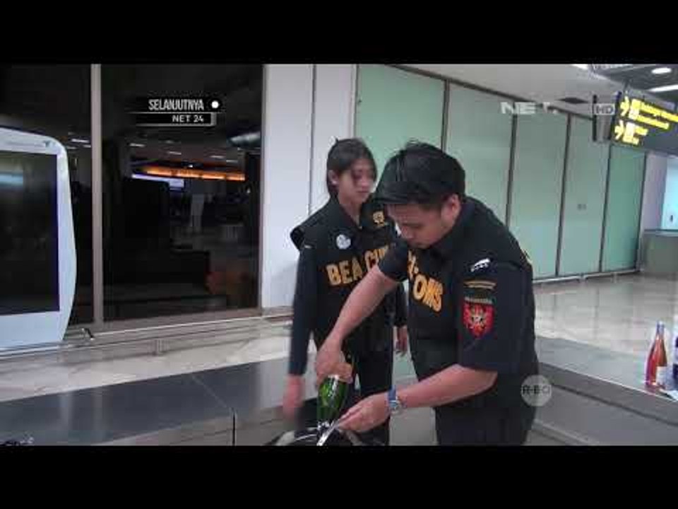 Kedapatan Membawa Banyak Minuman Alkohol, Penumpang Ini Hanya Bisa Pasrah - Customs Protection
