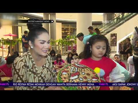 Krisdayanti Mengajak Amora Melukis di Tampah