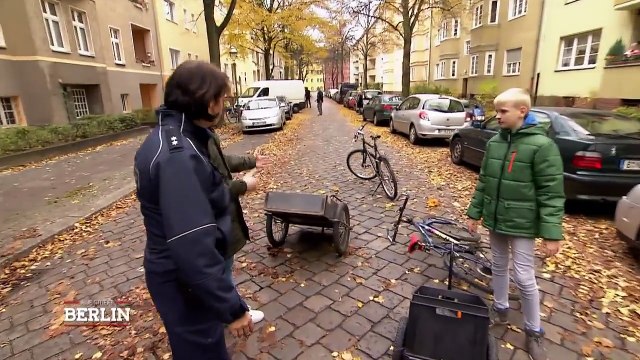 Kleiner Junge trinkt Schnaps und muss ins Krankenhaus! | Auf Streife - Berlin | SAT.1 TV