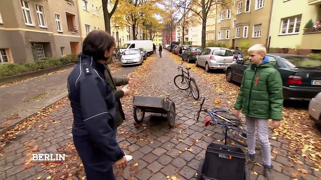 Kleiner junge trinkt schnaps und muss ins krankenhaus! | auf streife - berlin | sat.1 tv