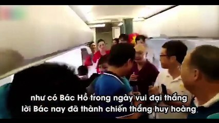 Olympic Việt Nam hát “Như có Bác Hồ trong ngày đại thắng”