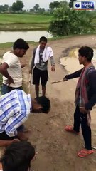 बिहार में मोबाइल चोरी के आरोप में पहले युवक को बेरहमी से पिटा फिर चटवाया थूक