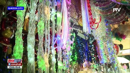 Makukulay na Christmas decors, ibinibenta na
