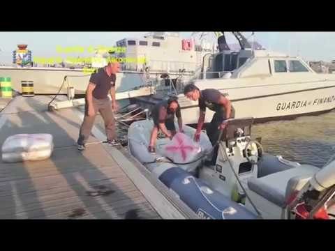 Ora News - Itali, kapet skafi me 5 mln euro marijuanë nga Shqipëria, pranga skafistëve