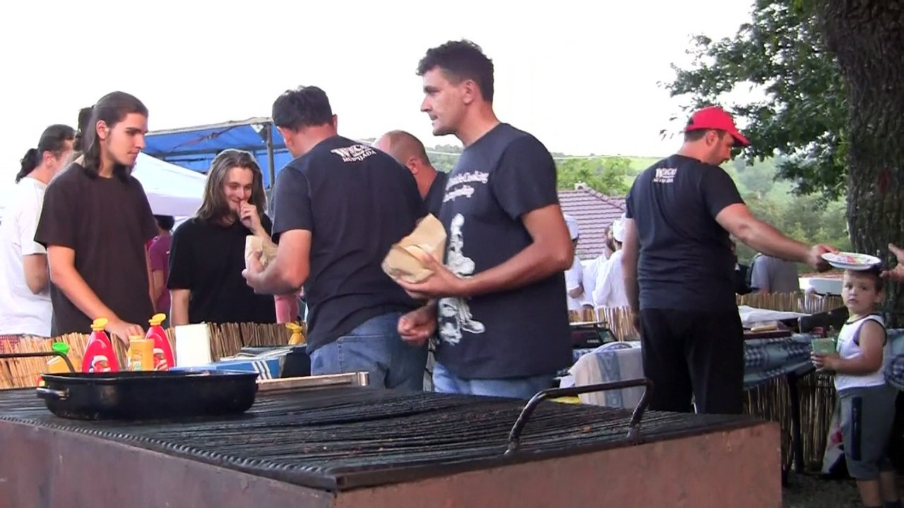 Serbisches Team gewinnt Weltmeisterschaft im Hoden-Kochen