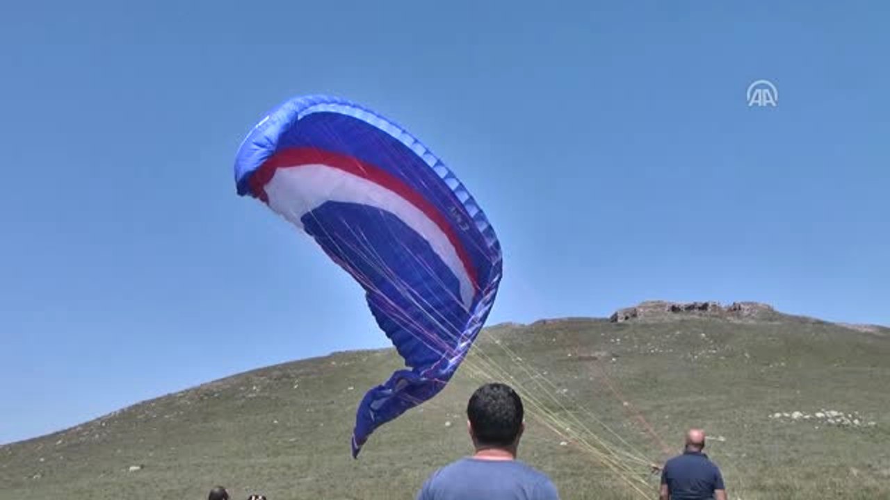 Ardahan'da Paraşüt Keyfi