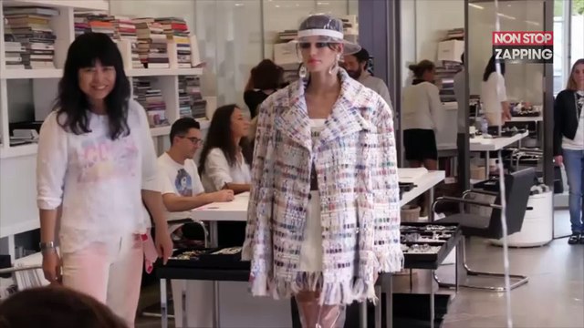 Kaia Gerber a 17 ans : la fille de CIndy Crawford est la star des podiums (vidéo)