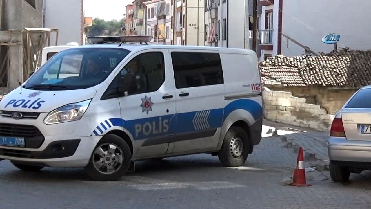 Komşuları fark etti, yaşlı kadın evinde ölü bulundu