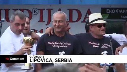 Sırbistan'da testis yemekleri festivali lezzet yarışına dönüştü
