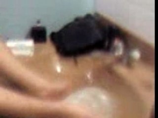 Delire avec une capopte rempli d'eau