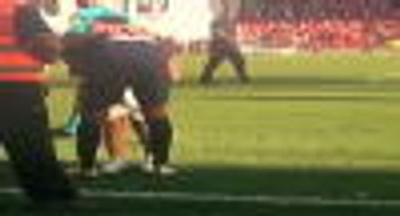 Neymar gives shirt to crying fan