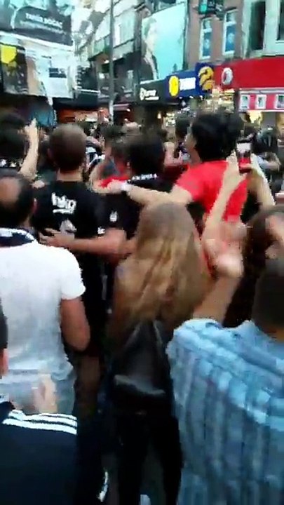 Beşiktaş JK - Partizan Belgrad oyunu öncəsi Beşiktaş çarşısından maraqlı görüntülər