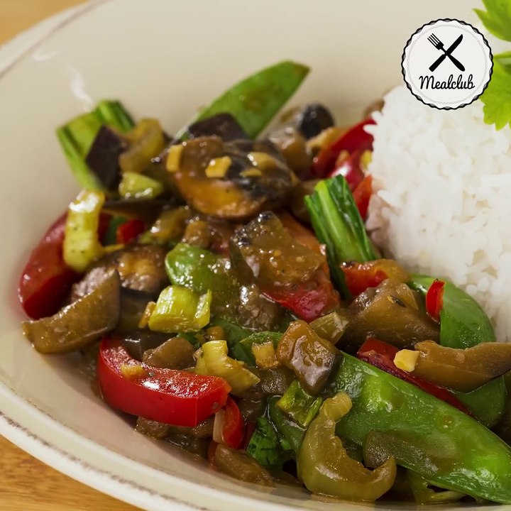 Wie wärs heute mit einem Wok-Gemüse mit Reis? Das ist super einfach und richtig lecker! HIER ZUM REZEPT -->