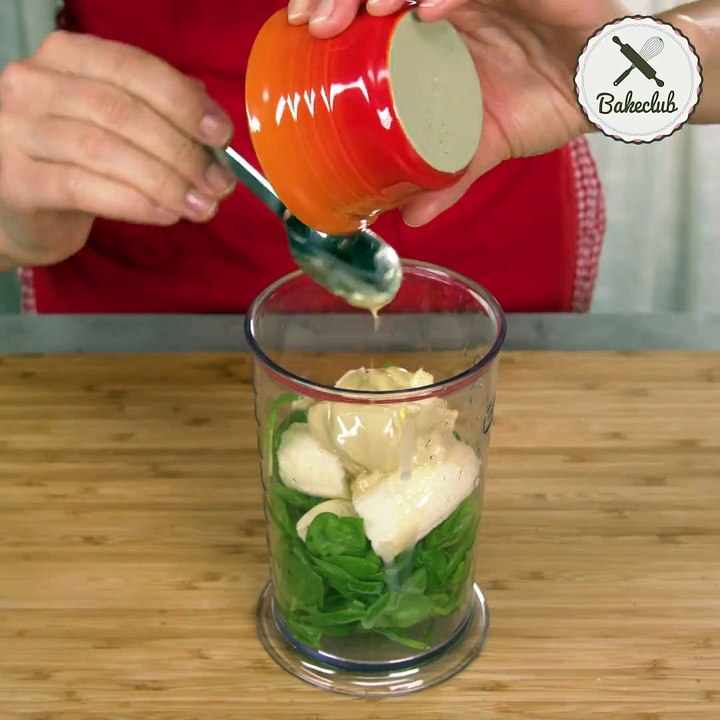 Unser grüner Smoothie mit Kurkuma ist eine super Frühstücksalternative zu Müsli oder Brötchen! HIER ZUM REZEPT -->