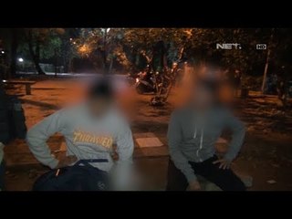 Ngobrol Sambil Minum Miras, Kedua Pria Ini Santai Saat Dihampiri - 86