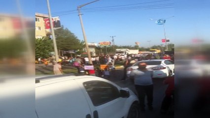 Üst geçit isteyen mahalleli yolu trafiğe kapattı