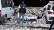 Adana Yıkılan Duvar 8 Otomobili Hurdaya Çevirdi
