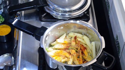 Aloo Matar Curry Recipe in Hindi - आलू मटर की सब्जी